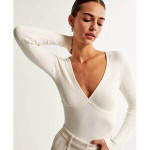 Abercrombie & Fitch Long Sleeve V-Neck Sweater Bodysuit in Cream
